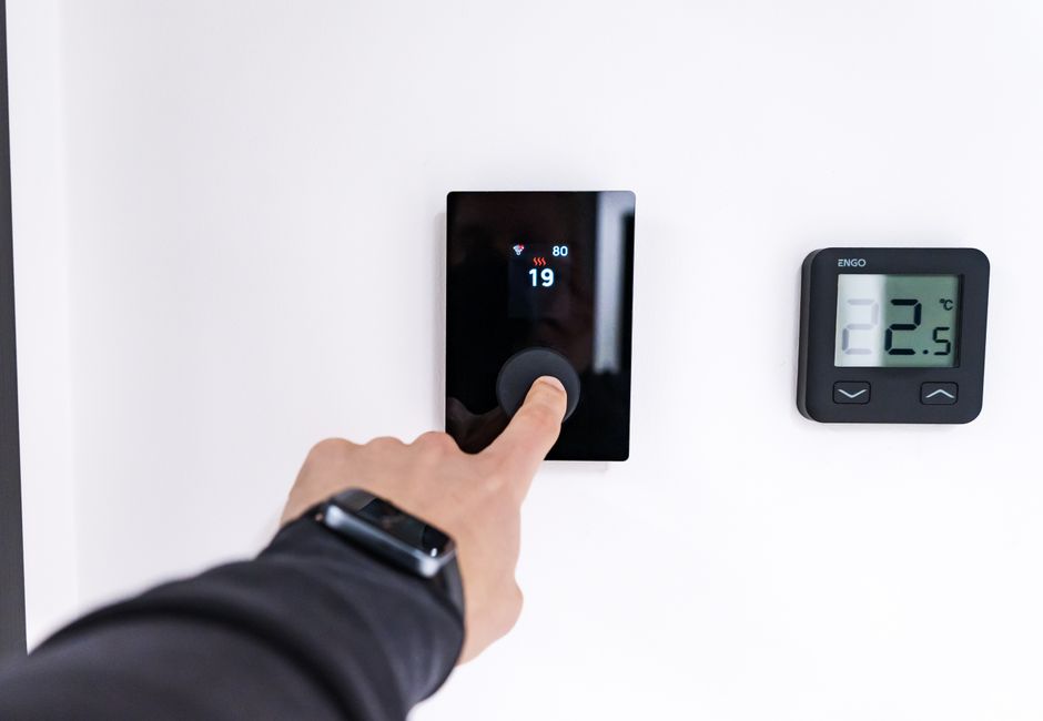 heat pump smart thermostat controller display